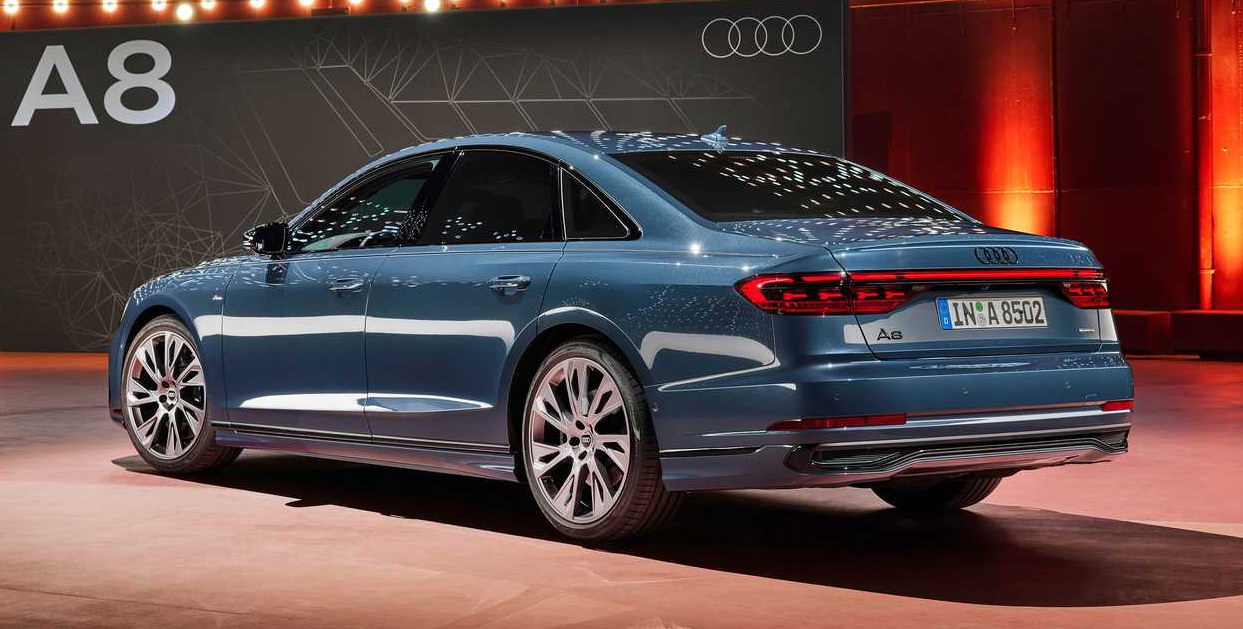 Рестайлинг для флагмана: Audi обновила роскошный седан A8